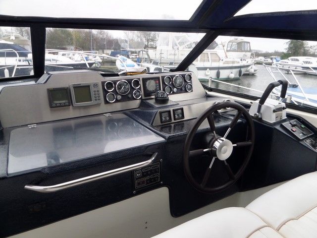 Sealine 285 For Sale | Norfolk Yacht Agency | NYH1899